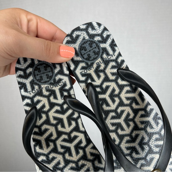Tory Burch |‎ Size woman’s 4 Flip Flops Black and White Sandals - Picture 2 of 5